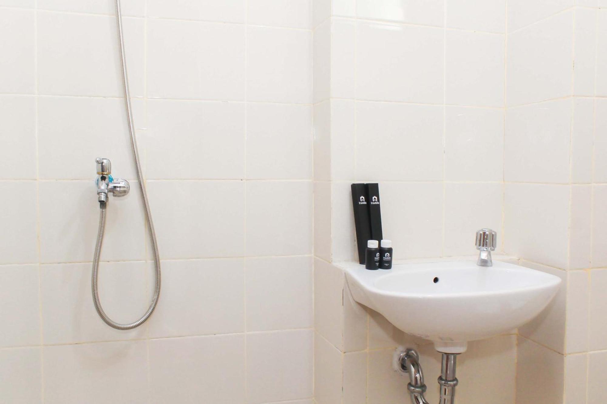 Homey And Simply 2br At Lagoon Town Square By Travelio Bekasi